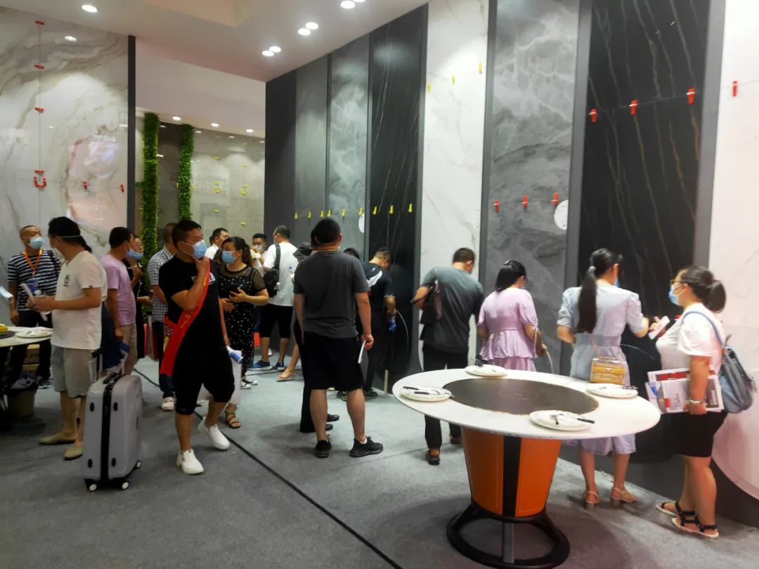 高定風口下，巖板是否會成為瓷磚行業(yè)進軍定制家居產(chǎn)業(yè)的“殺手锏”？(圖3)